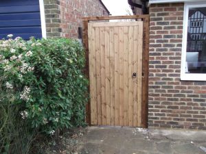 Wooden Garden Fencing in Croydon, Bromley & South London